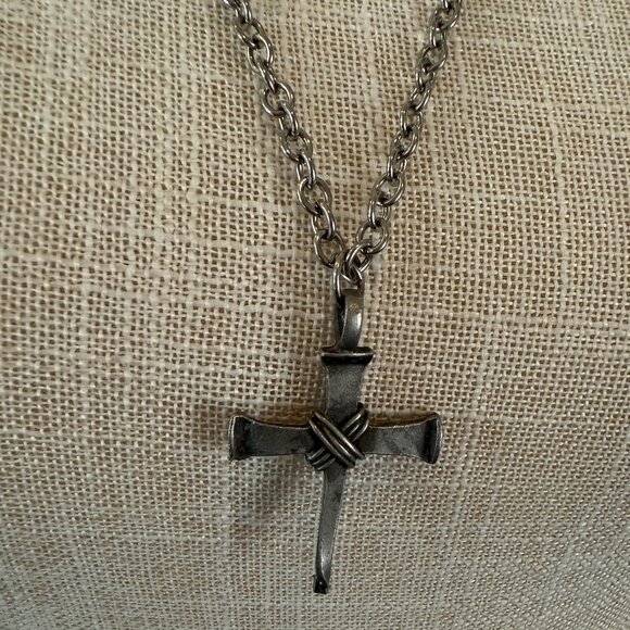 Artisan Rustic Nail Cross Vintage Unisex - Picture 5 of 5